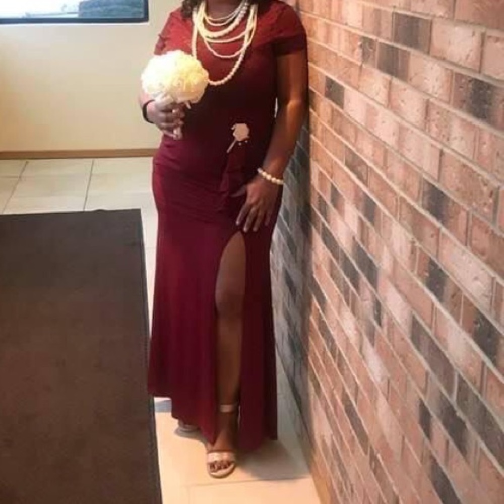 Burgundy Formal Dress Size XL Form fitting
